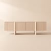 Meuble TV Lineva 80" en bois de frêne cannelé blanchi avec armoires