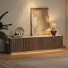 Meuble TV Aura 213 cm en frêne cannelé avec plateau en pierre frittée et lumière LED - naturel