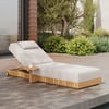 Verstellbare Loungeliege aus Aluminium mit Rillenstruktur für den Außenbereich in Warmweiß