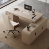 Bureau de direction en L de 70,9 pouces couleur badigeon, main droite et chaise de bureau en cuir inclinable