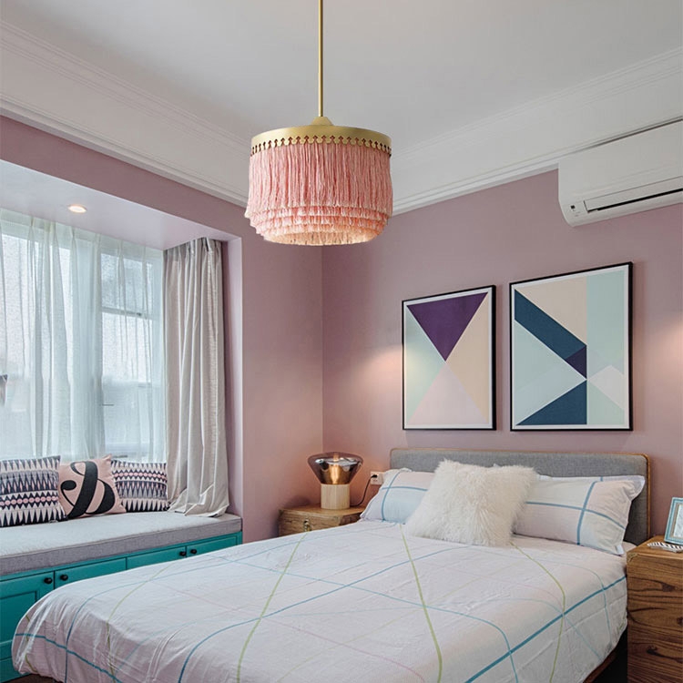 Perguntas e respostas para Luz pendente rosa elegante com franja luminária pendente Tassel Lighting Boho Luminária pendente de 1 luz em acabamento dourado