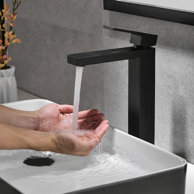 Otázky a odpovědi pro Vland Modern 1otvorový umyvadlový faucet s jednou rukojetí v matné černé masivní mosazi