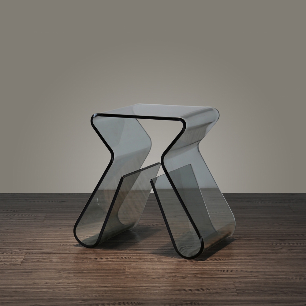 Questions et Réponses pour Table d'appoint élégante en acrylique gris fumé avec table d'appoint de rangement