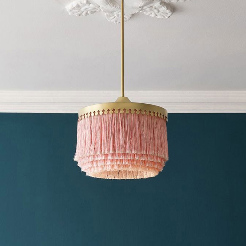 Perguntas e respostas para Luz pendente rosa elegante com franja luminária pendente Tassel Lighting Boho Luminária pendente de 1 luz em acabamento dourado