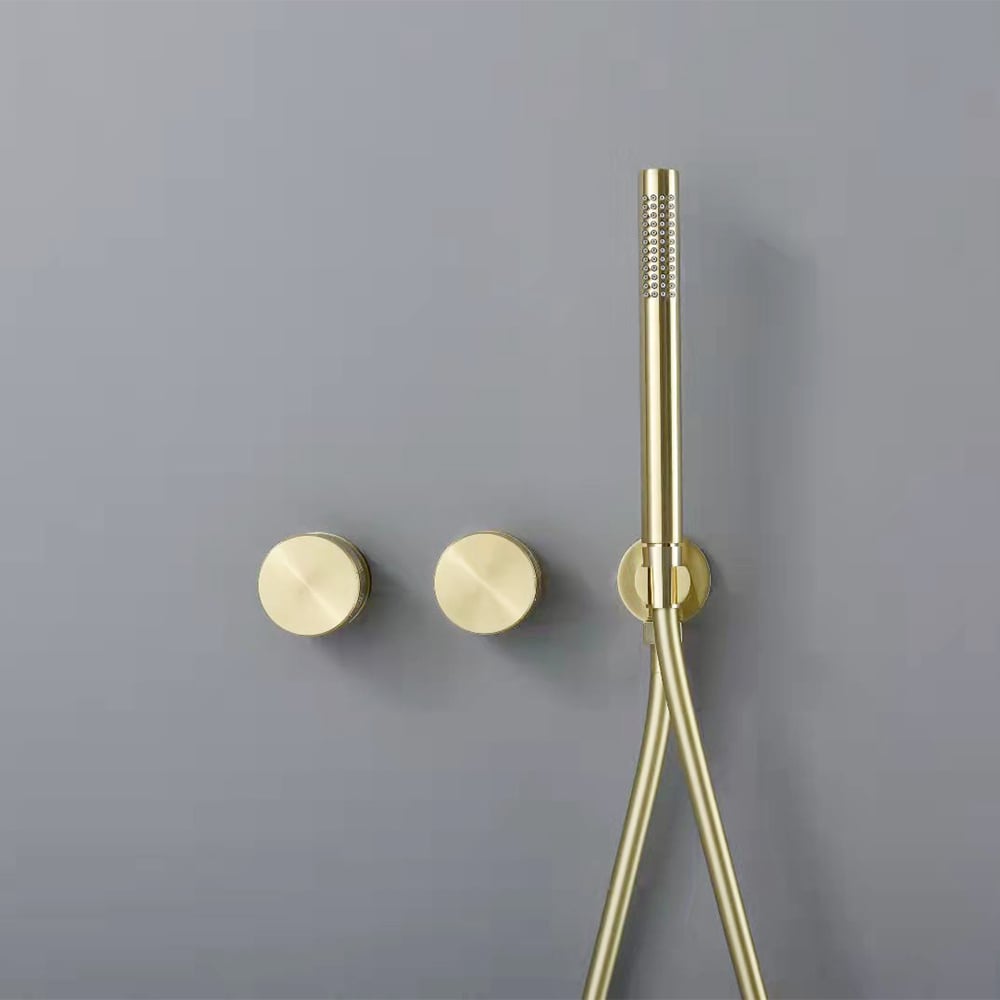 Pytania i odpowiedzi dla 300 mm naścienny zestaw prysznicowy przeciwdeszczowy z ręcznym prysznicem szczotkowanym złotem