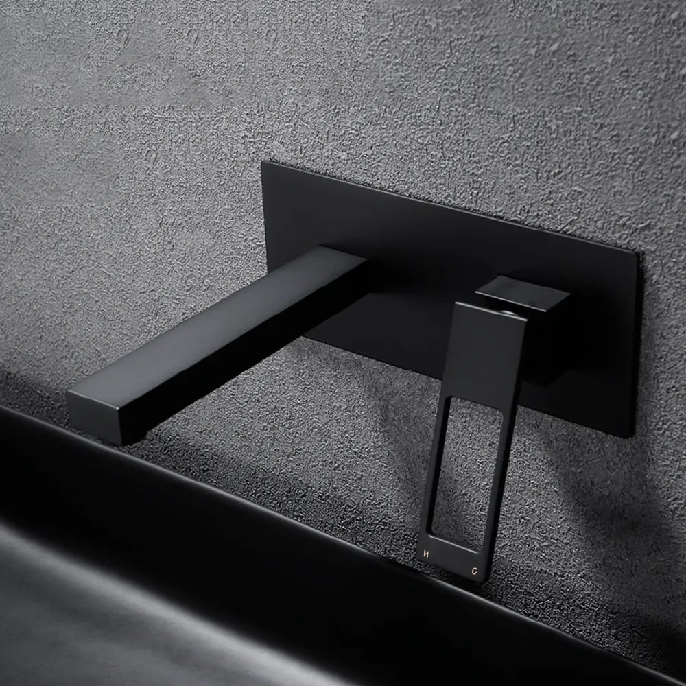 Otázky a odpovědi pro Moderní matný černý nástěnný koupelnový kohoutek z masivní mosazi