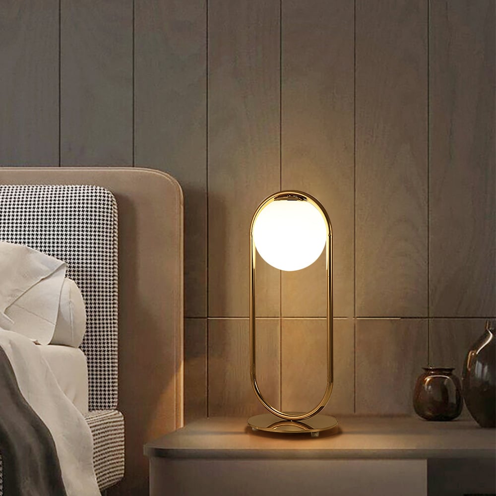 Questions et Réponses pour Gold Metal White Glass Globe Table Lamp LED for Bedroom