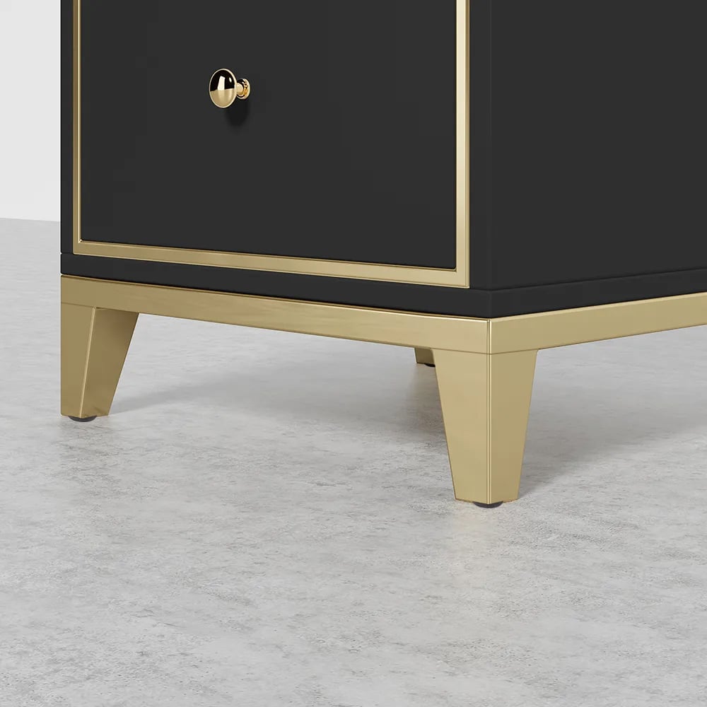 Pytania i odpowiedzi dla Czarny nowoczesny stolik nocny z 2 szufladami i złotymi nogami