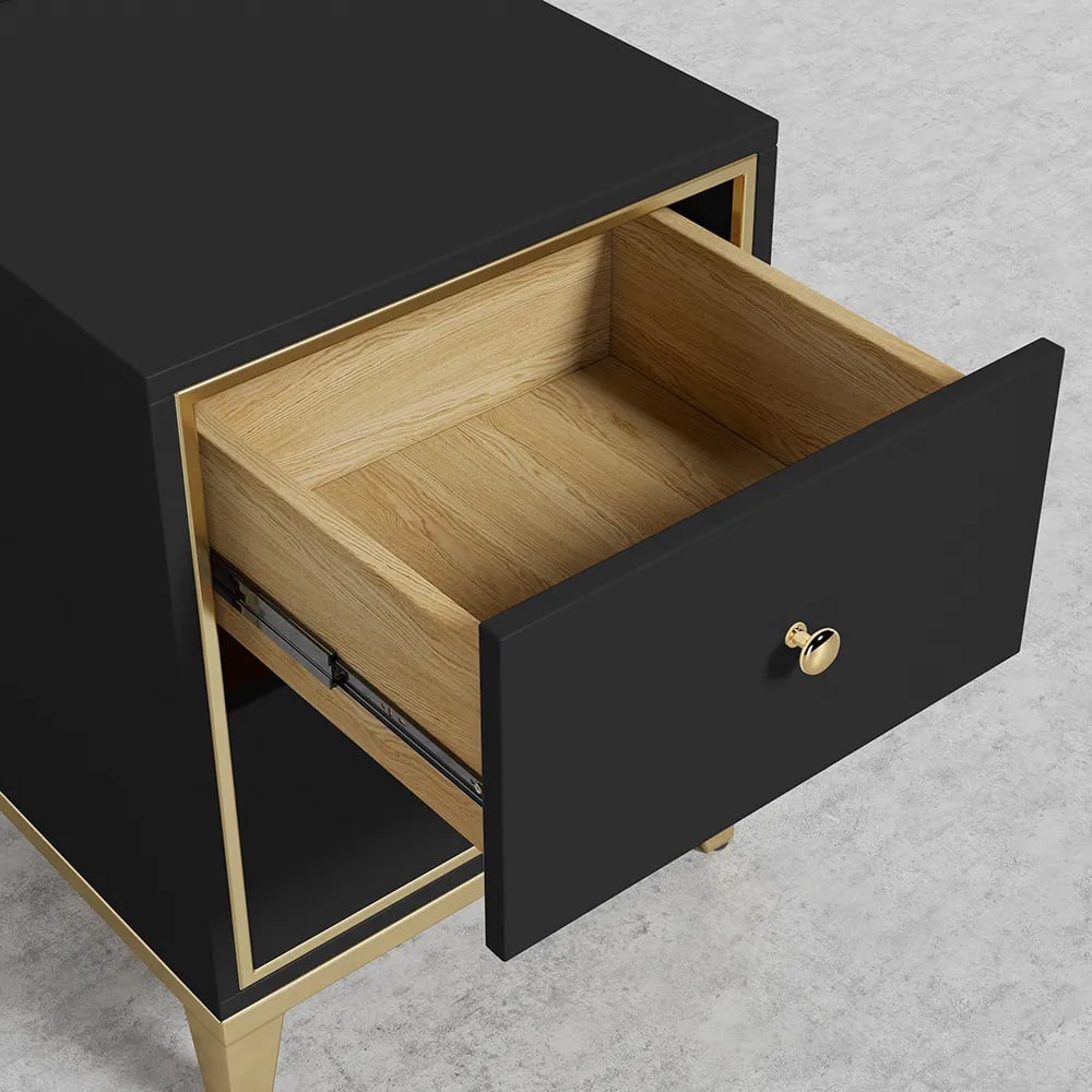Pytania i odpowiedzi dla Czarny nowoczesny stolik nocny z 2 szufladami i złotymi nogami
