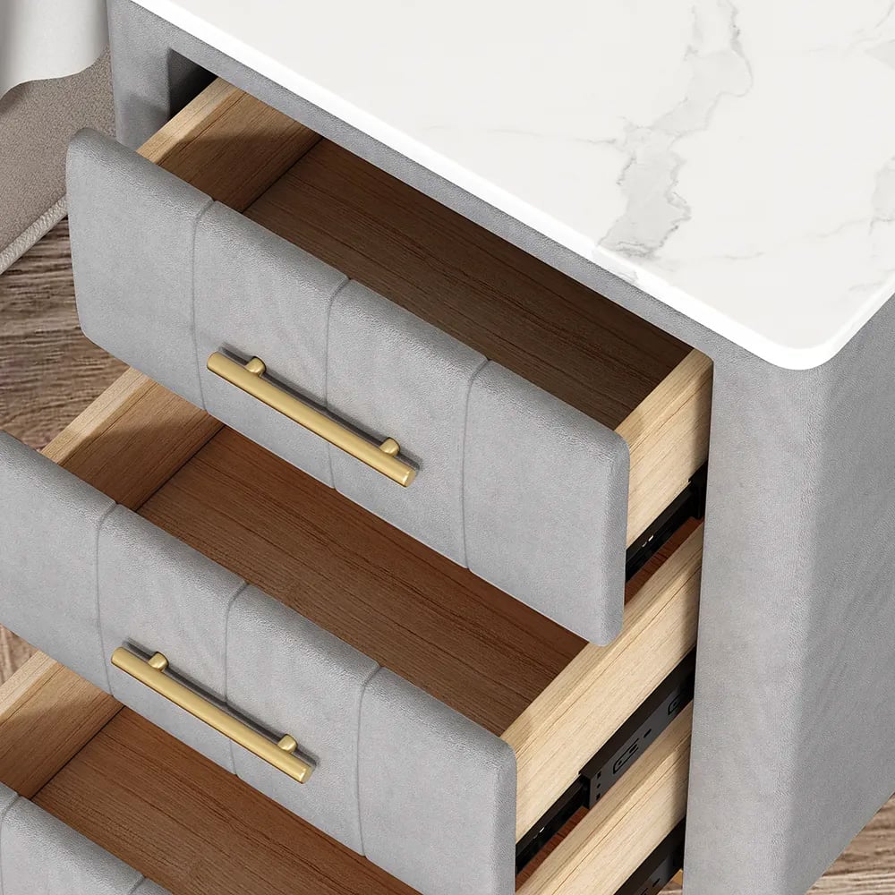 Questions et Réponses pour Table de chevet moderne en velours gris 3 tiroirs avec dessus en pierre frittée