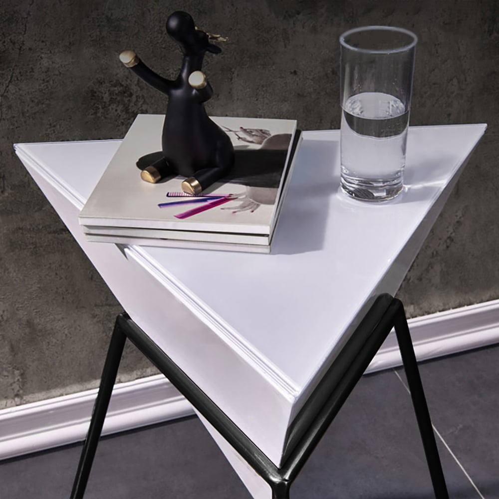 Avis Clients sur Table d'appoint triangulaire en bois avec base en métal
