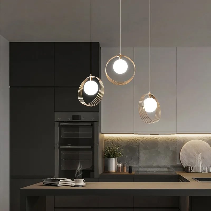 Questions et Réponses pour Abat-jour suspendu élégant à 3 ampoules en forme de globe doré, style A