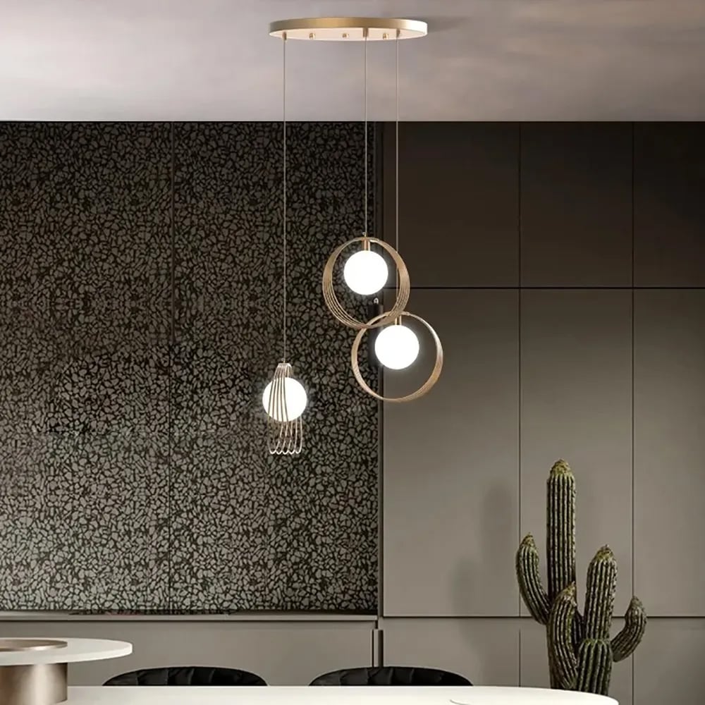 Questions et Réponses pour Abat-jour suspendu élégant à 3 ampoules en forme de globe doré, style A