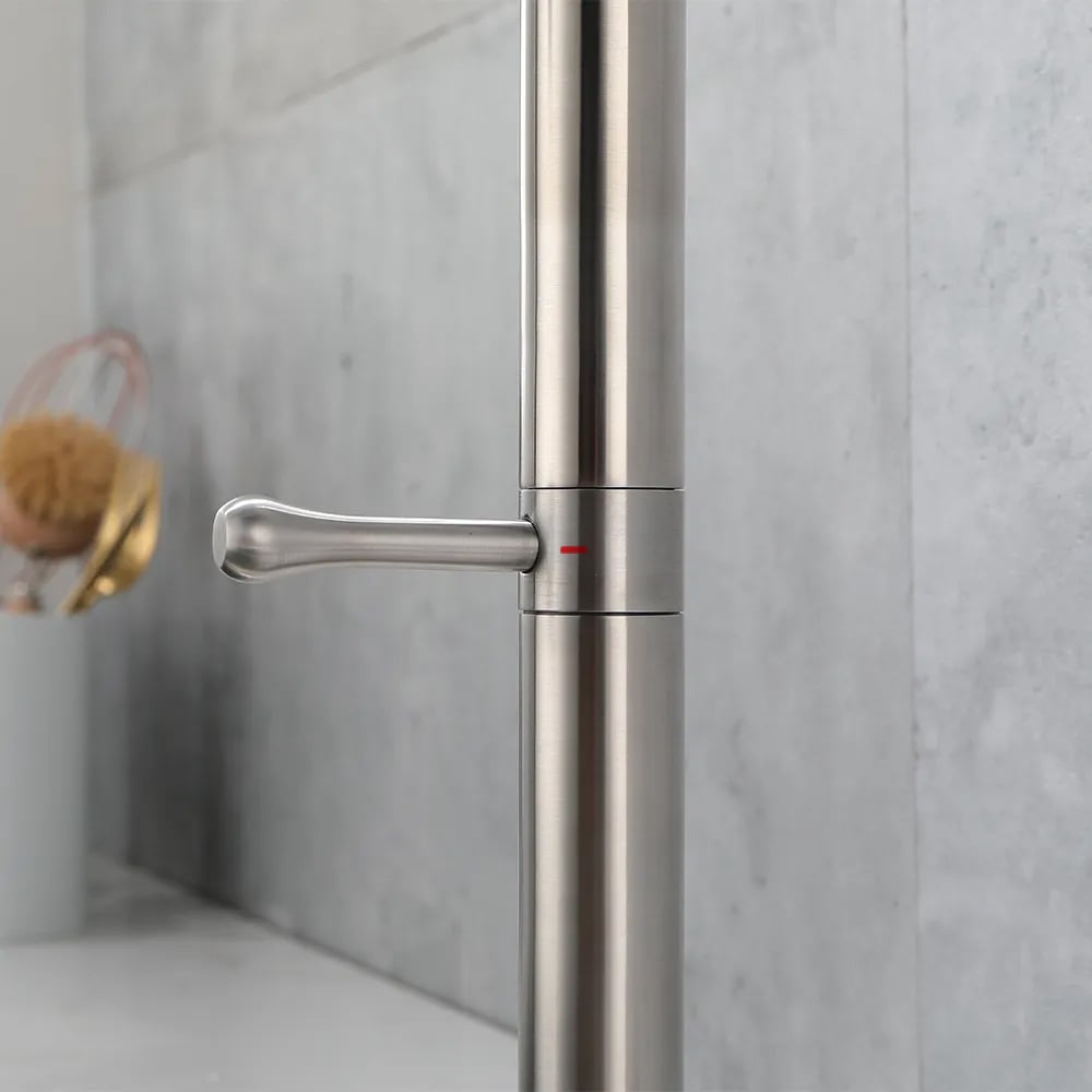 Otázky a odpovědi pro Moderní kuchyňský faucet s jednou rukojetí s vířivým ovládáním z nerezové oceli v kartáčovaném niklu