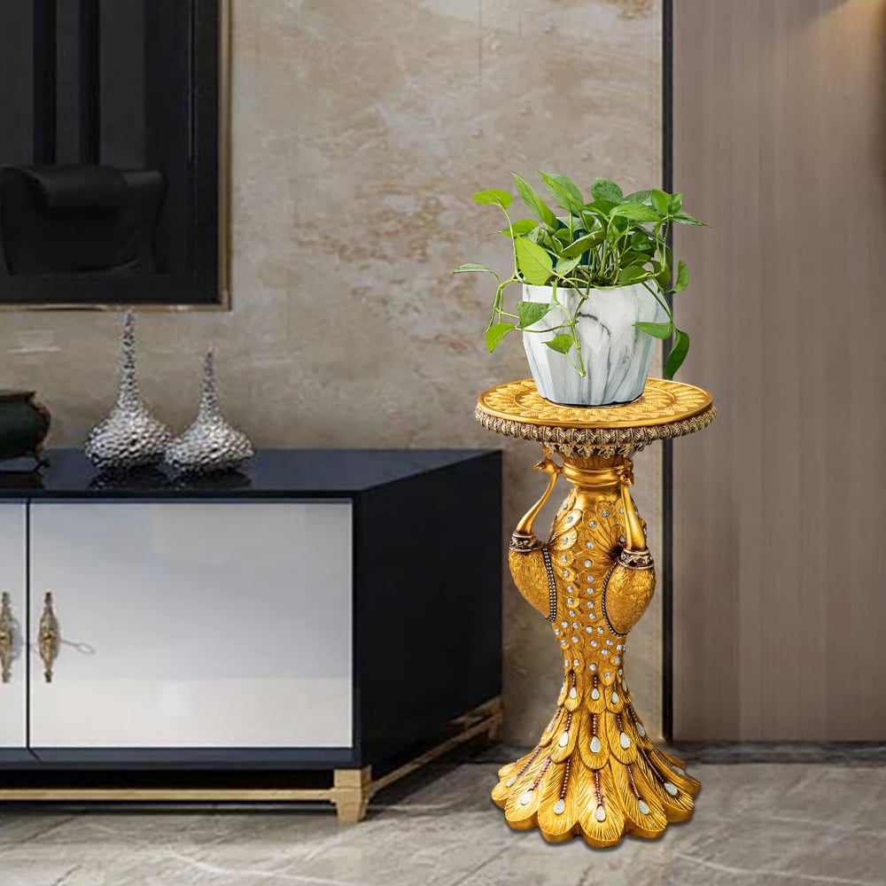 Questions et Réponses pour Piédestal européen vintage doré de 690 mm de haut, table d'appoint en forme de paon, sculpture en résine