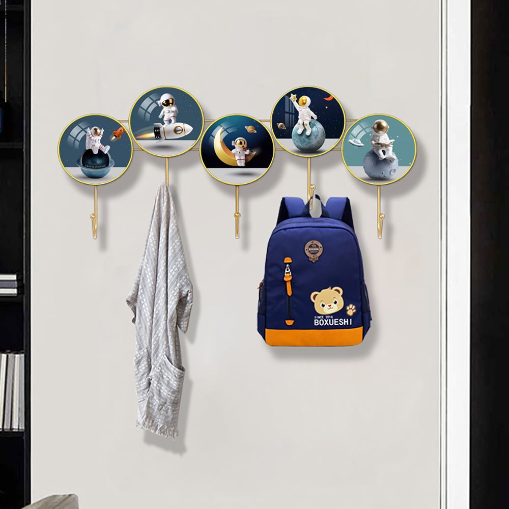 Questions et Réponses pour Porte-manteau mural à 5 crochets pour astronautes, décoration d'astronaute sur le thème des fusées