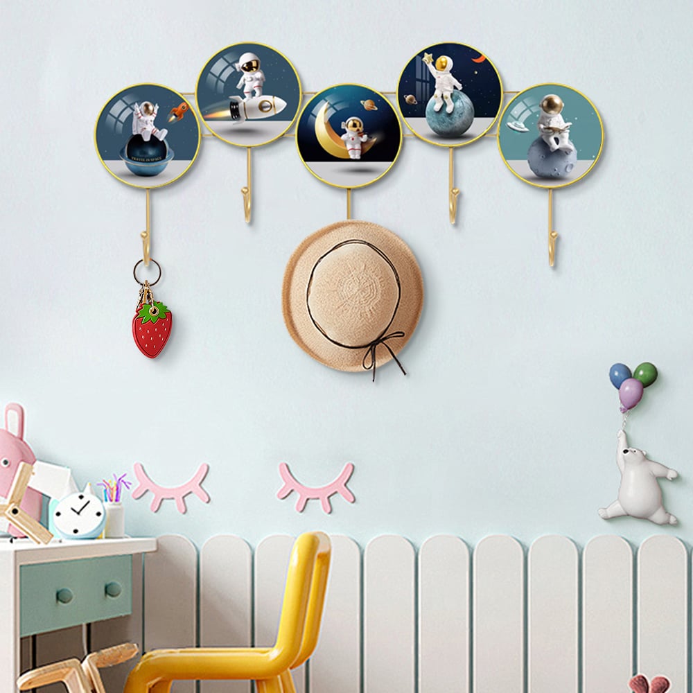 Questions et Réponses pour Porte-manteau mural à 5 crochets pour astronautes, décoration d'astronaute sur le thème des fusées
