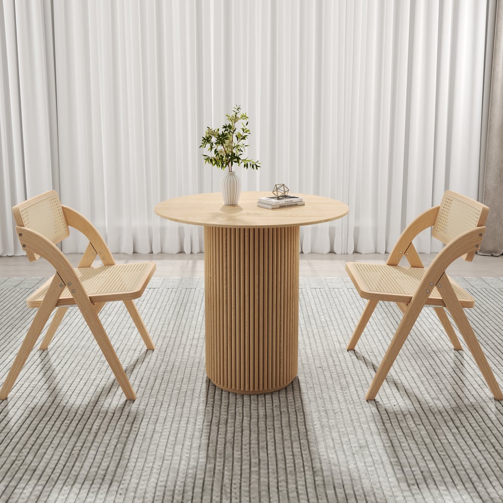 Questions et Réponses pour Petite table à manger ronde Japandi 800 mm et 2 chaises de salle à manger pliantes naturelles en bois et rotin
