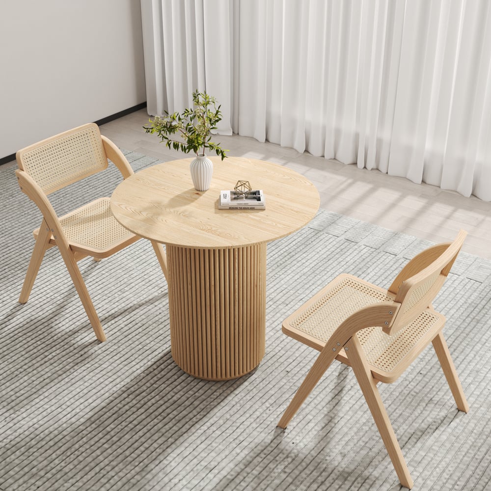 Questions et Réponses pour Petite table à manger ronde Japandi 800 mm et 2 chaises de salle à manger pliantes naturelles en bois et rotin