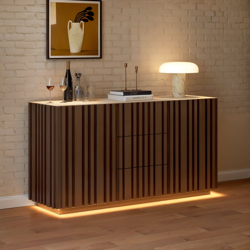 Avis Clients sur Buffet de buffet Aura, plateau en faux travertin, 1520 mm, avec panneaux à lattes en bois de frêne et lampe