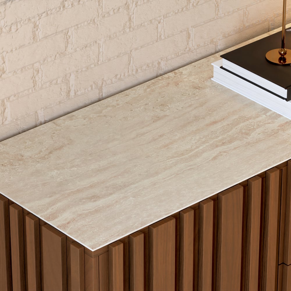 Avis Clients sur Buffet de buffet Aura, plateau en faux travertin, 1520 mm, avec panneaux à lattes en bois de frêne et lampe