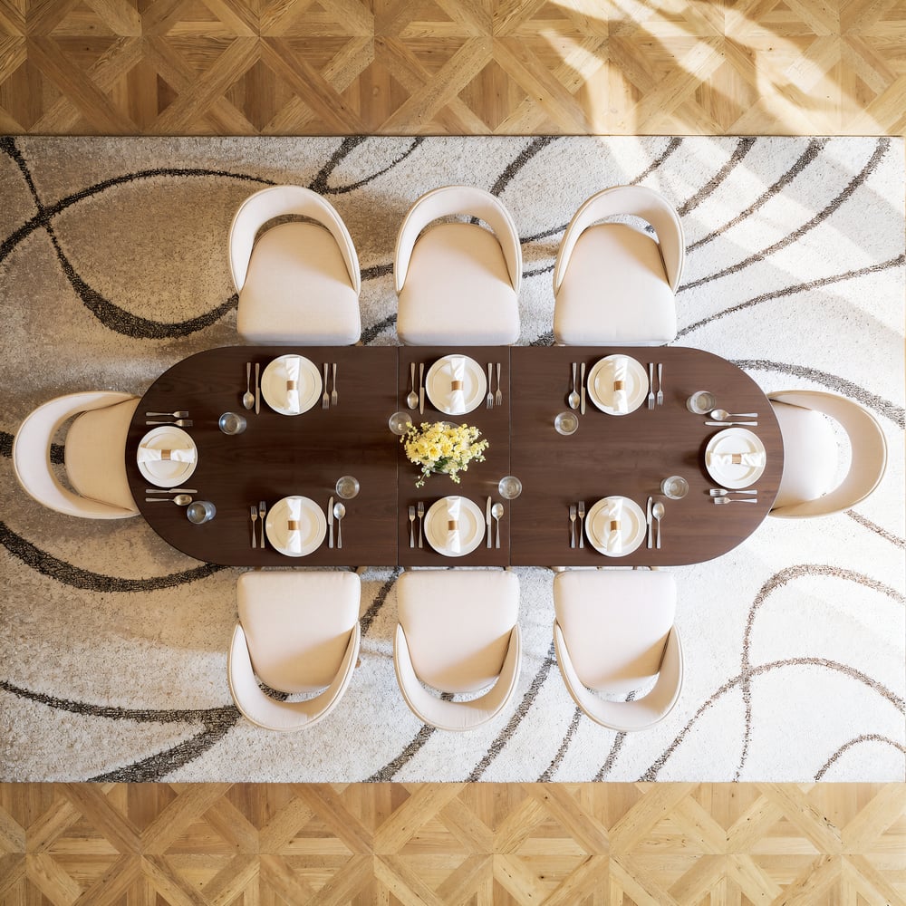 Questions et Réponses pour Table à manger ovale extensible du milieu du siècle 2000 mm à 2400 mm en noyer pouvant accueillir 6 à 10 personnes