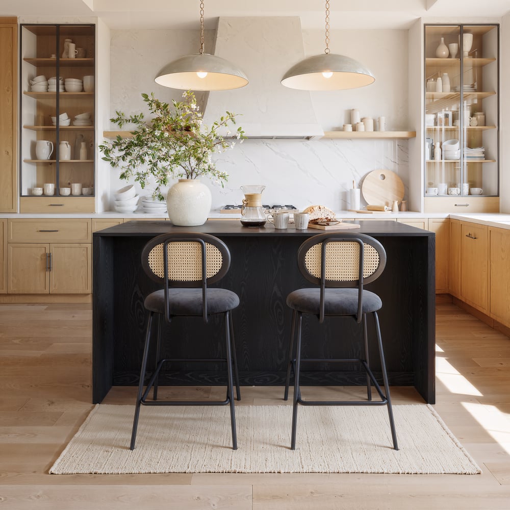 Questions et Réponses pour Îlots de cuisine noirs Arune de 1800 mm de style moderne avec portes et tiroirs en verre