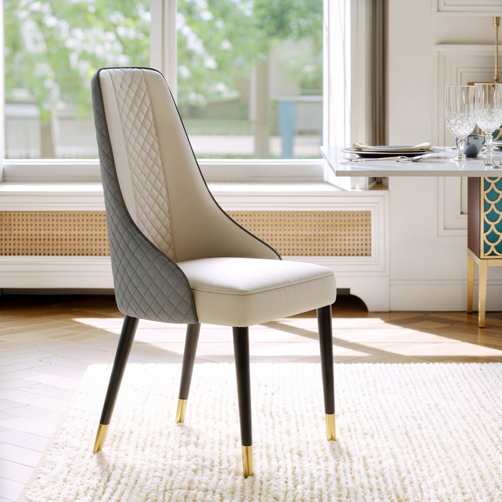 Questions et Réponses pour Chaises de salle à manger Diamic en simili cuir gris, lot de 2