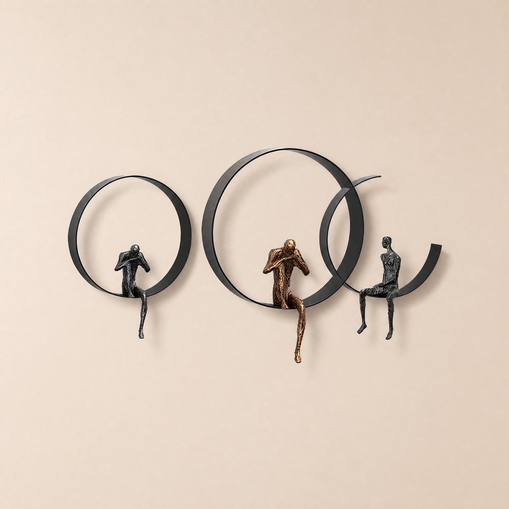 Modern 3D-wanddecor met artistieke figuren van metaal en hars in zwart Vensterafbeelding