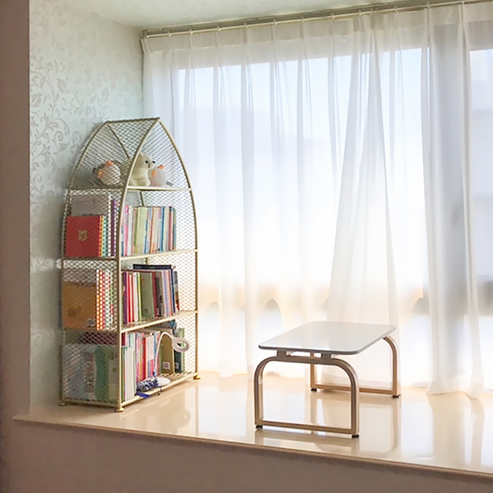 Contemporary Metal Mesh 3-Tier Etagere Bookshelf in Gold window image