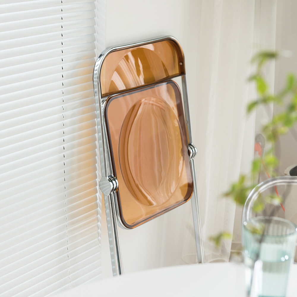 Moderne plastic klapstoel draagbare stoel bruine bijzetstoel Vensterafbeelding