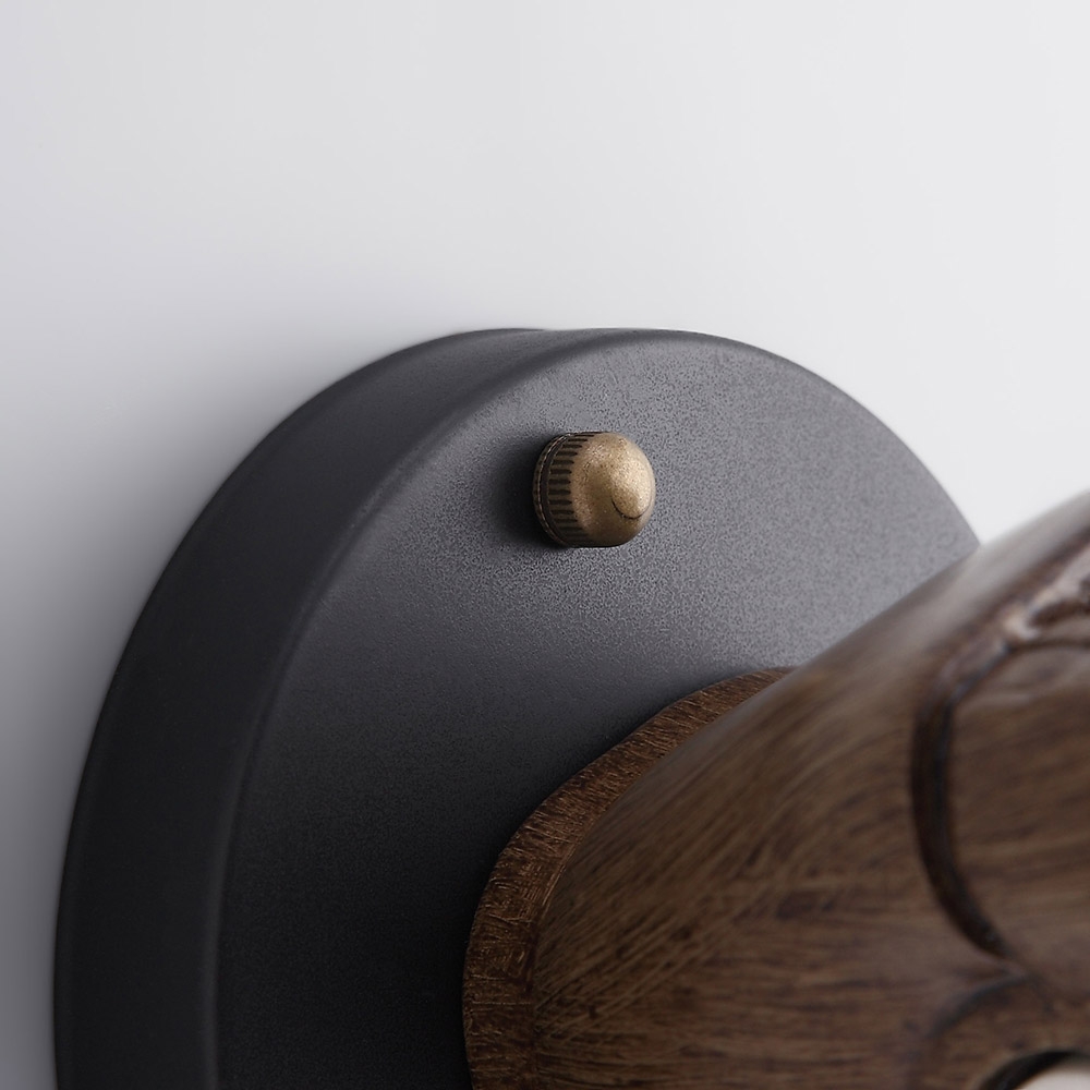 Rétro 1 lumière Poing serré main gauche créatif mural intérieur et ampoule exposée image de fenêtre