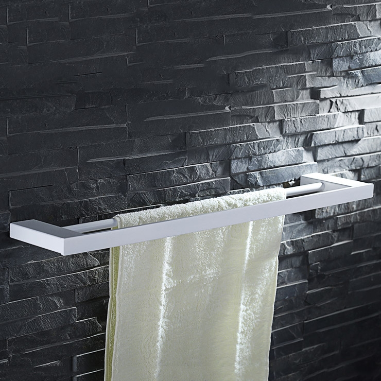 Tierney Minimaliste Barre Double Porte-serviette Mural Blanc en Acier Inoxydable image de fenêtre