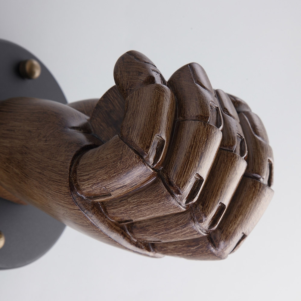 Rétro 1 lumière Poing serré main gauche créatif mural intérieur et ampoule exposée image de fenêtre