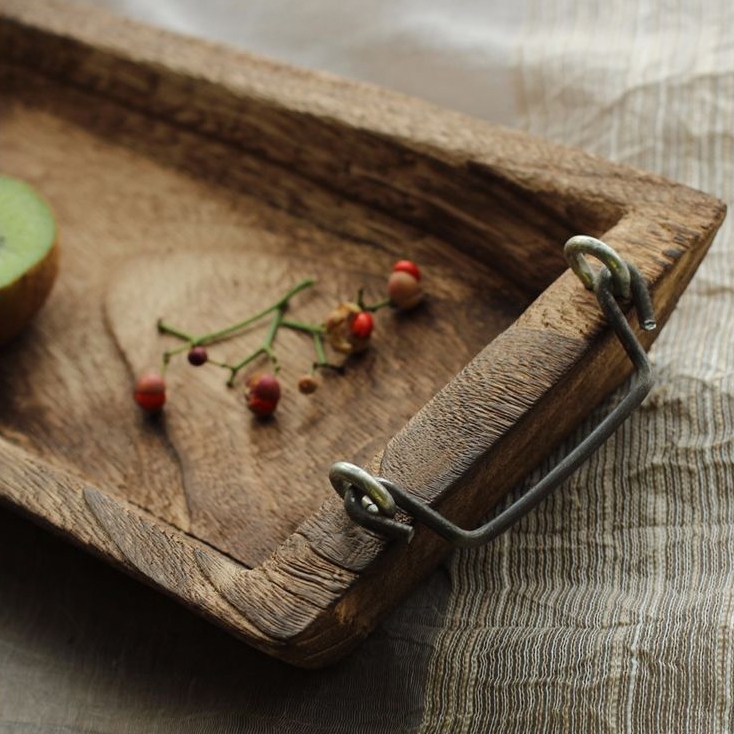 Rustiek noodlijdend houten handgemaakte rechthoekige decoratieve serveerschaal Fruit accentdienblad met metalen handgrepen in bruin set van 3 Vensterafbeelding