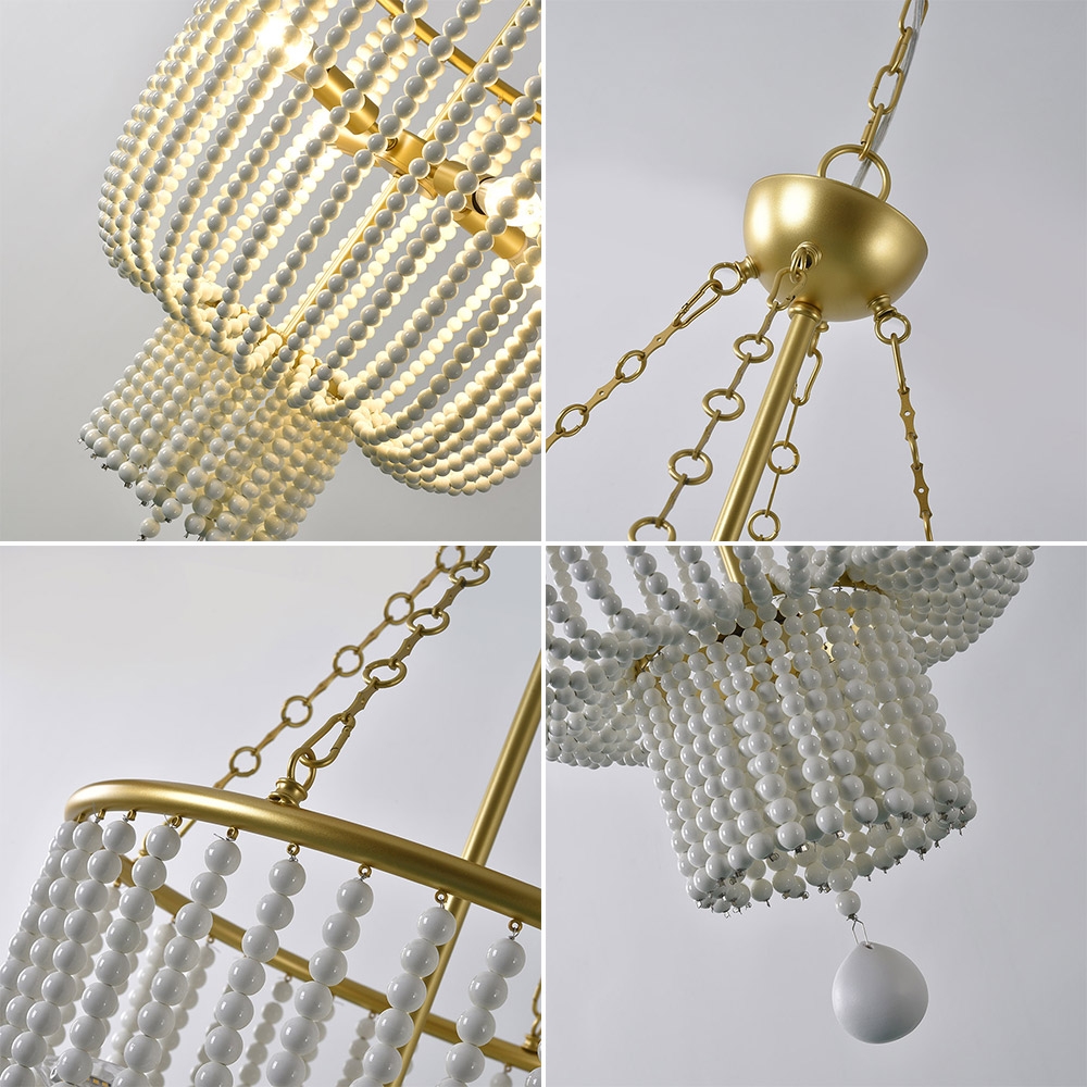 Elegante Lámpara Colgante con Cuentas de Cerámica Blanca Cremosa, 4 luces, Detalles en Metal Dorado Imagen de ventana