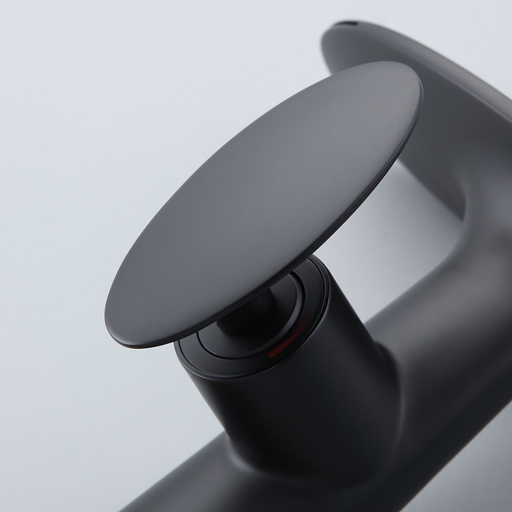 Pene Contemporain Laiton Massif Bec Cascade Bec simple poignée un trou Noir Robinet d'évier de salle de bain image de fenêtre