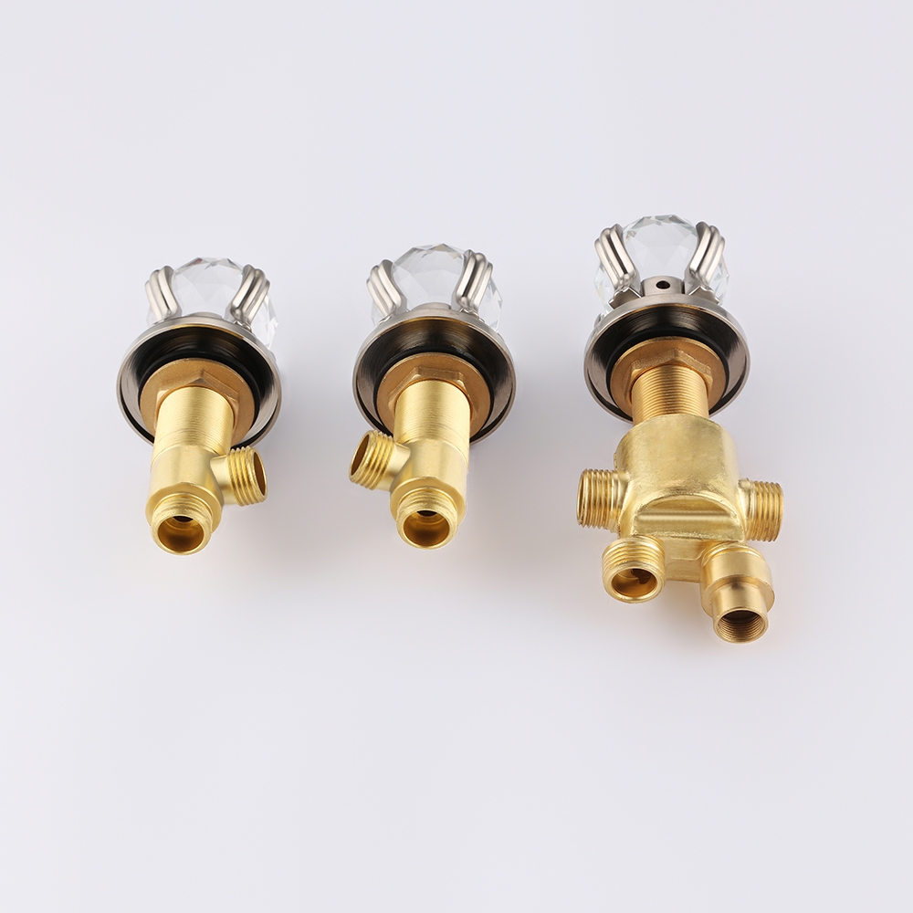 Op het dek gemonteerde waterval 5-gaats vulmengkraan met handdouche drievoudig kristallen handvat Vensterafbeelding