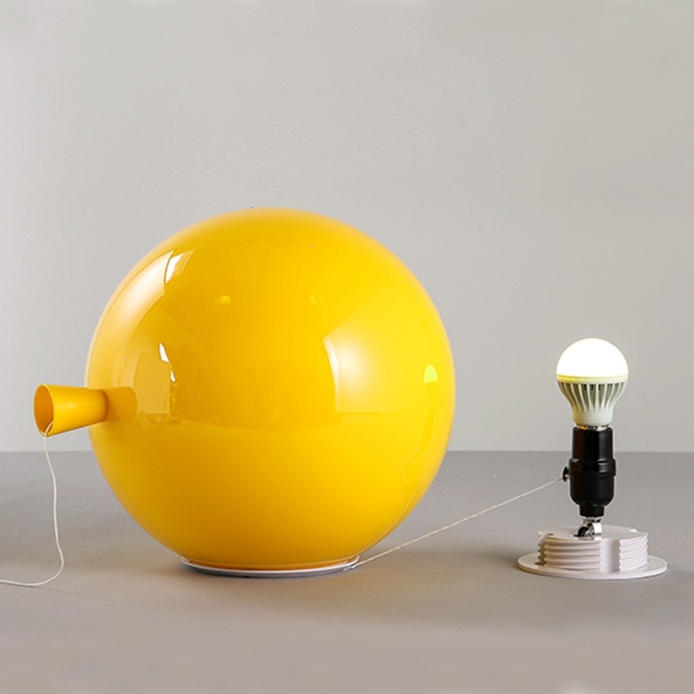 Applique murale contemporaine en forme de ballon jaune image de fenêtre