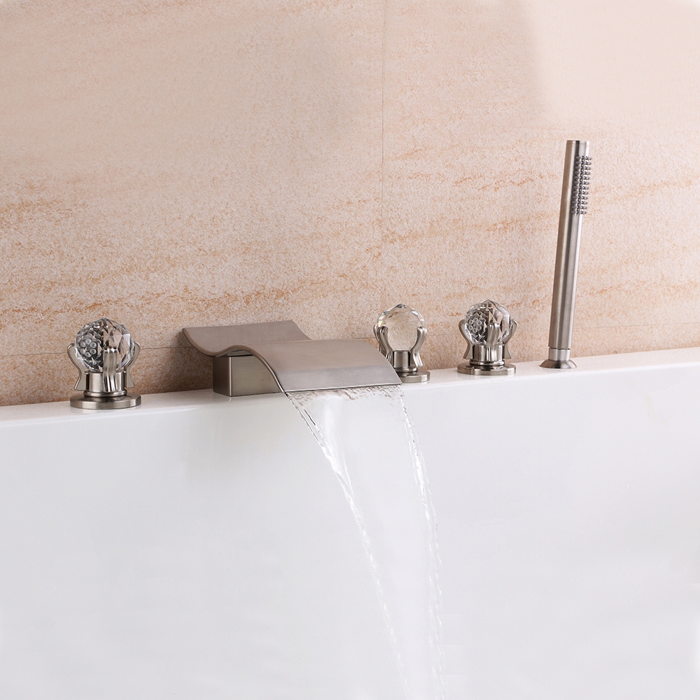 Op het dek gemonteerde waterval 5-gaats vulmengkraan met handdouche drievoudig kristallen handvat Vensterafbeelding