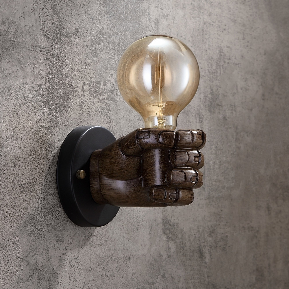 Rétro 1 lumière Poing serré main gauche créatif mural intérieur et ampoule exposée image de fenêtre