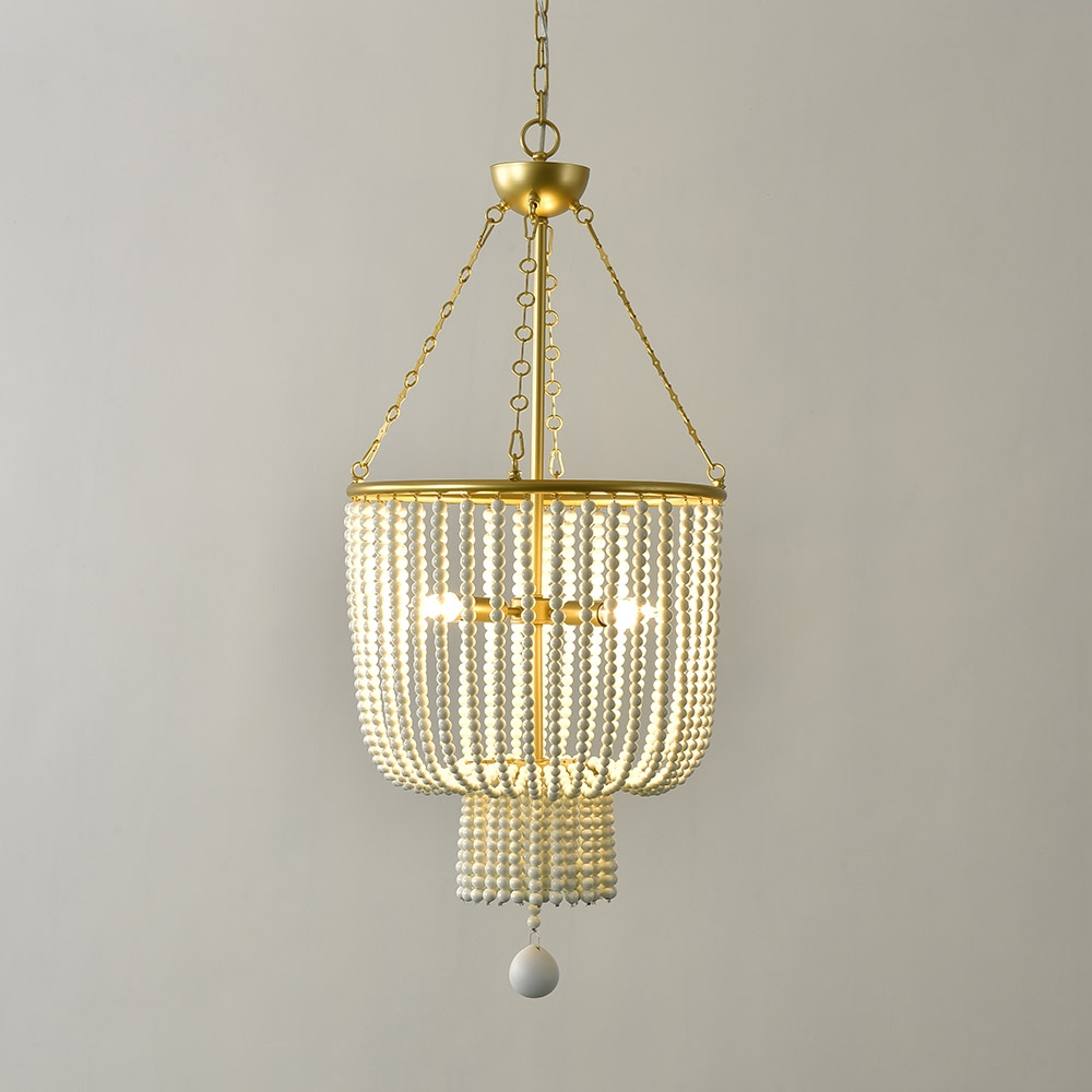 Elegante Lámpara Colgante con Cuentas de Cerámica Blanca Cremosa, 4 luces, Detalles en Metal Dorado Imagen de ventana