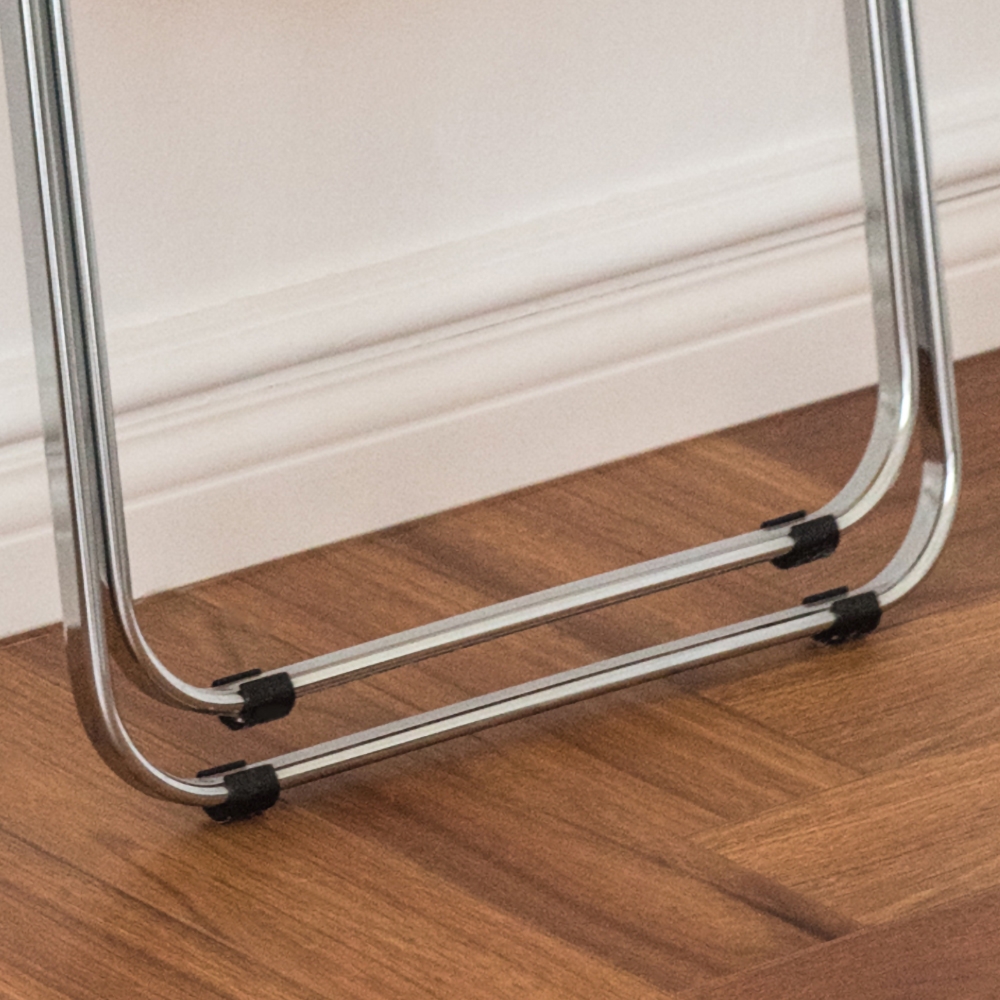 Moderne plastic klapstoel draagbare stoel bruine bijzetstoel Vensterafbeelding