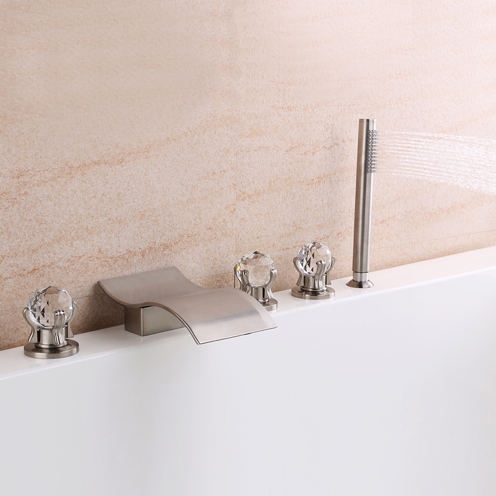 Op het dek gemonteerde waterval 5-gaats vulmengkraan met handdouche drievoudig kristallen handvat Vensterafbeelding