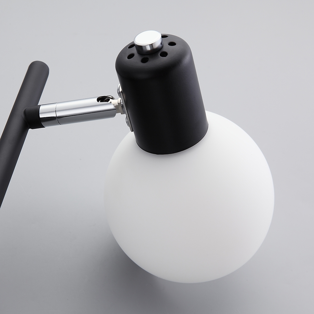 Moderne Style Applique Mural 2-Ampoules de Salle de Bain Coiffeuse Balle Abat-jour en Verre Blanc Tête Réglable en Noir image de fenêtre