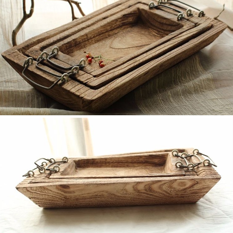 Rustiek noodlijdend houten handgemaakte rechthoekige decoratieve serveerschaal Fruit accentdienblad met metalen handgrepen in bruin set van 3 Vensterafbeelding