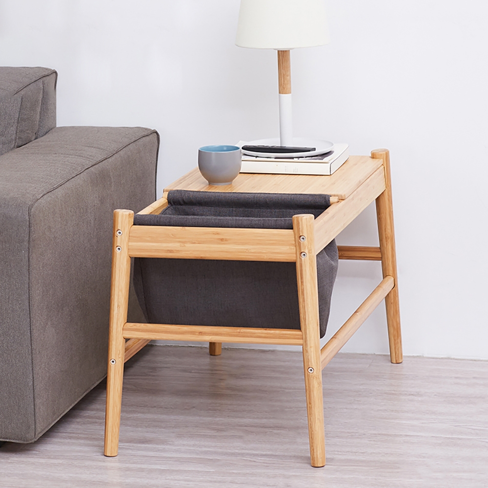 Table d'extrémité nordique avec rangement et coussin repose-pieds image de fenêtre