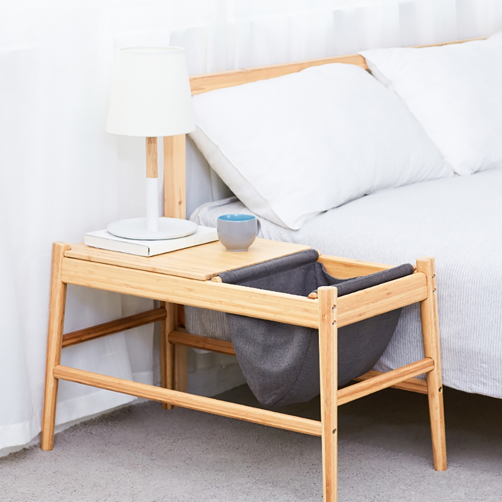 Table d'extrémité nordique avec rangement et coussin repose-pieds image de fenêtre