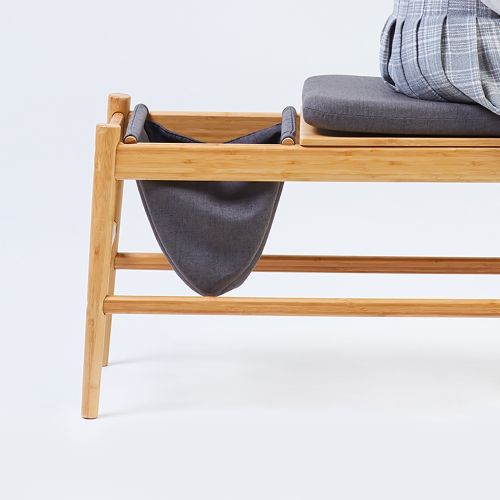 Table d'extrémité nordique avec rangement et coussin repose-pieds image de fenêtre