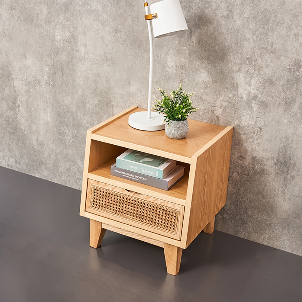 Table de chevet nordique naturelle en rotin et bois massif avec 1 tiroir image de fenêtre